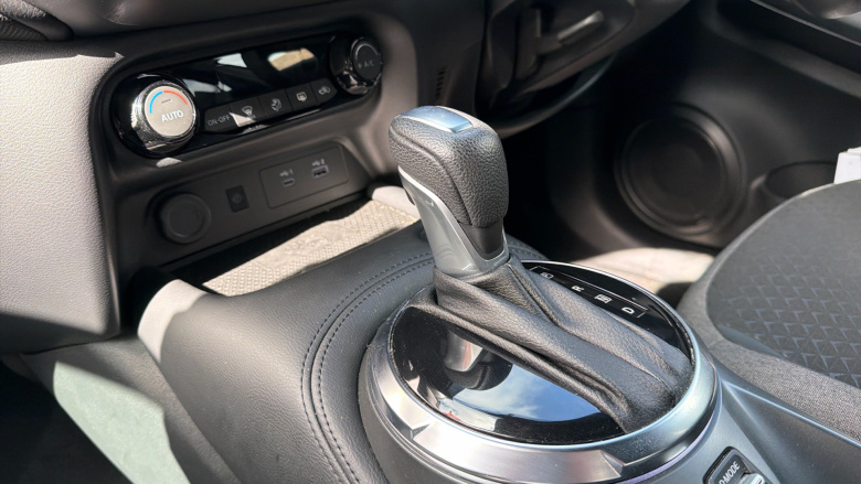 Nissan Juke 1.6 Hybrid N-Connecta 5dr Auto Hybrid Hatchback